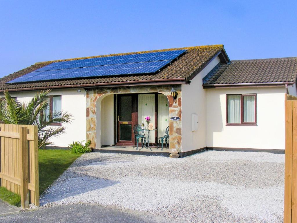 a home with solar panels on the roof at Chynoweth in Saint Merryn