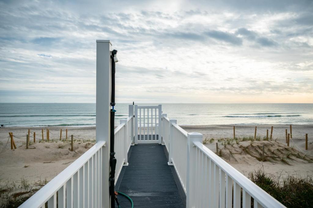 ShangriLa, Oak Island (updated prices 2024)