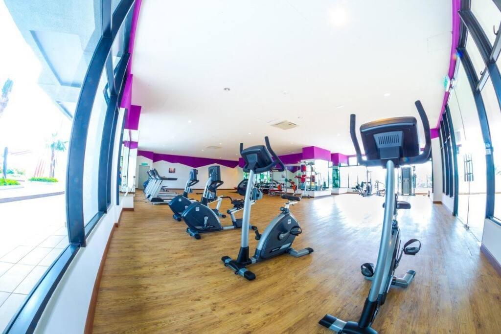 Fitness centrum a/nebo fitness zařízení v ubytování The Icon2 Condo in IOI City Mall Putrajaya, Pool View