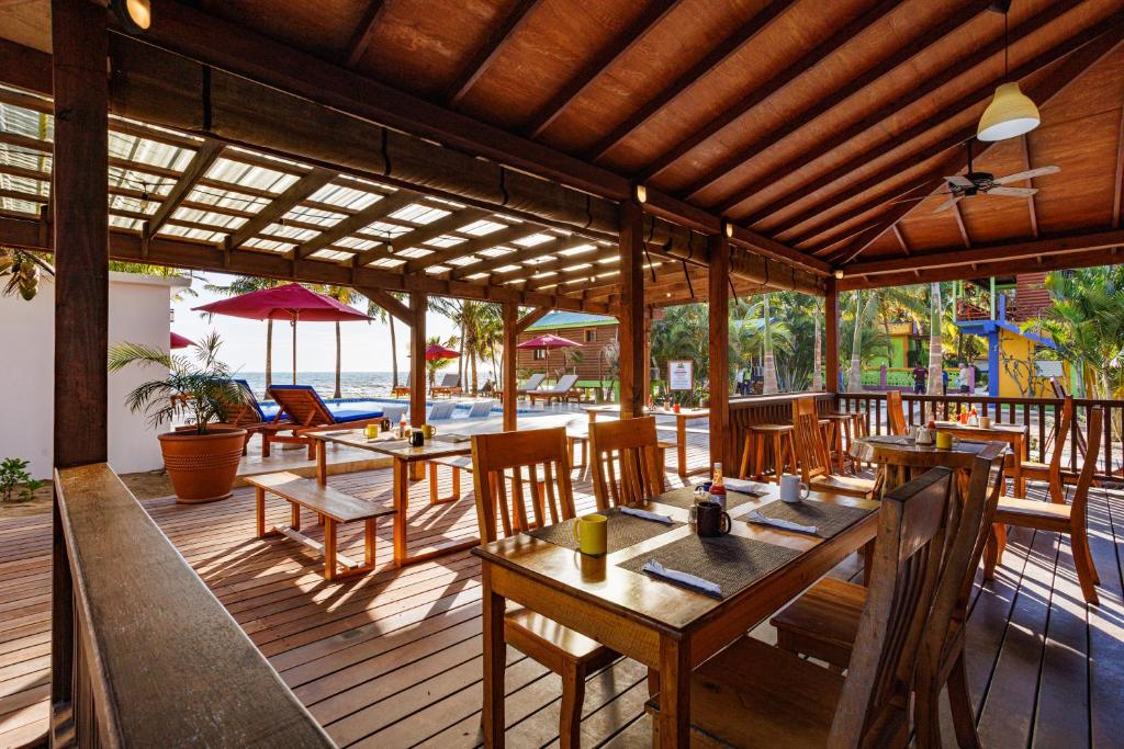 Coconut Row Boutique Hotel