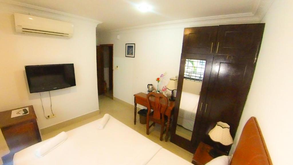 TV a/nebo společenská místnost v ubytování Riverside Hotel Phnom Penh