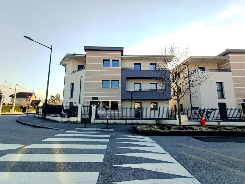Fotografia z galérie ubytovania Lumineux T3 avec terrasse, à 2 pas du lac, garage privé, proche grand port ! - FR-1-555-82 v destinácii Aix-les-Bains