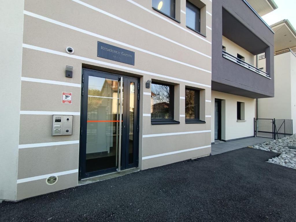 Fotografia z galérie ubytovania Lumineux T3 avec terrasse, à 2 pas du lac, garage privé, proche grand port ! - FR-1-555-82 v destinácii Aix-les-Bains