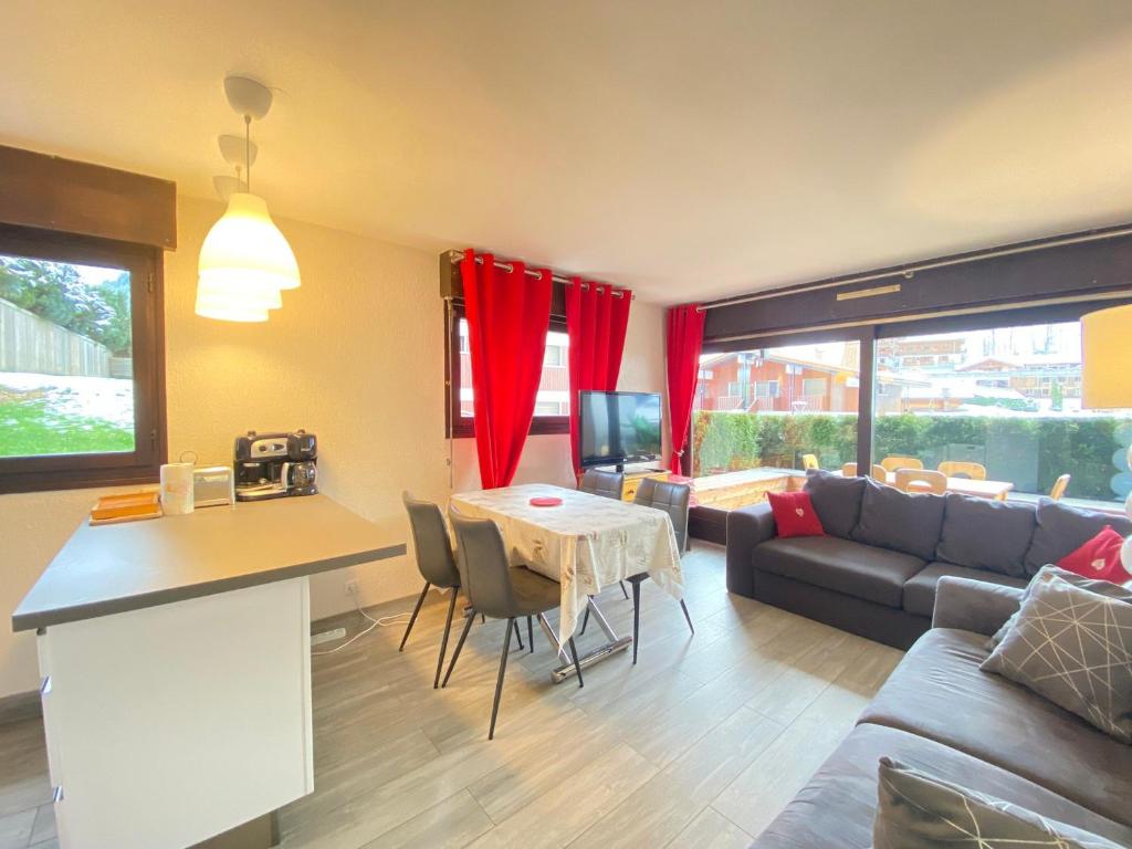 Posedenie v ubytovaní Studio 4 pers, coin montagne, terrasse, parking privatif, centre village, non fumeur - FR-1-437-100