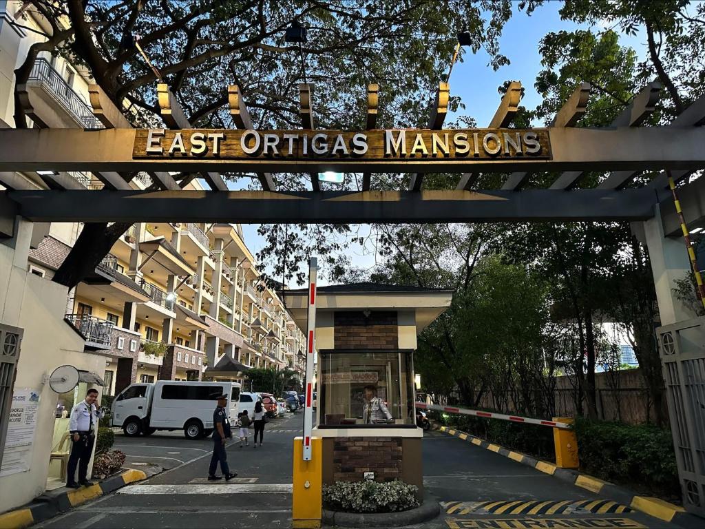 East Ortigas Mansions by MA - Two-Bedroom Apartment