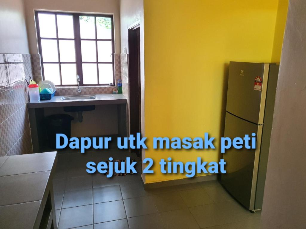 Kuchyň nebo kuchyňský kout v ubytování Teratak Nipah Homestay Teluk Nipah Pangkor