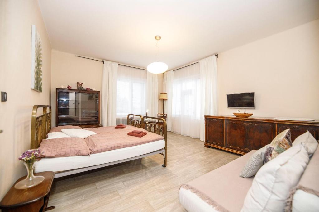 Postel nebo postele na pokoji v ubytování Libušina Villa