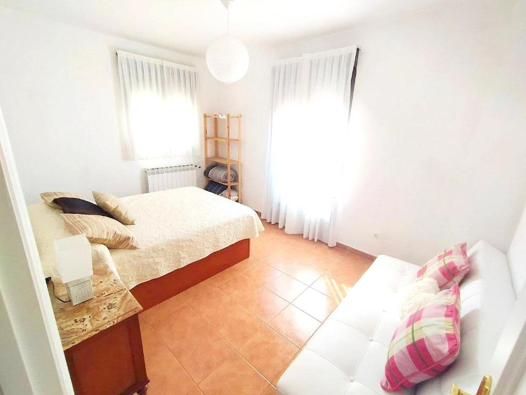 Postel nebo postele na pokoji v ubytování CASA DEL HUEVO, 8 a 16 pers, RIOJA ALAVESA, a 15km de Logroño y Laguardia
