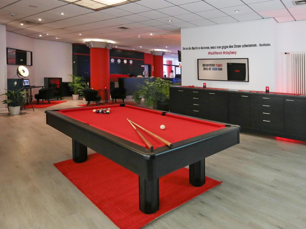 Biliár nebo kulečník v ubytování DORMERO Hotel Dessau-Roßlau