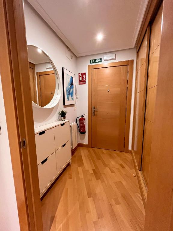 Fotografia z galérie ubytovania Atuaire Home La Catedral en el salón PARKING INCLUIDO v destinácii Burgos