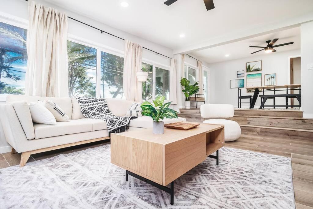 Beautiful Home North Shore Paradise Steps to Beach Unit A