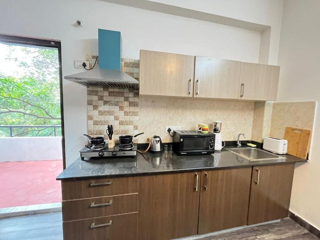 BedChambers Serviced Apartment, Jubilee Hills - バルコニー付きスタジオ
