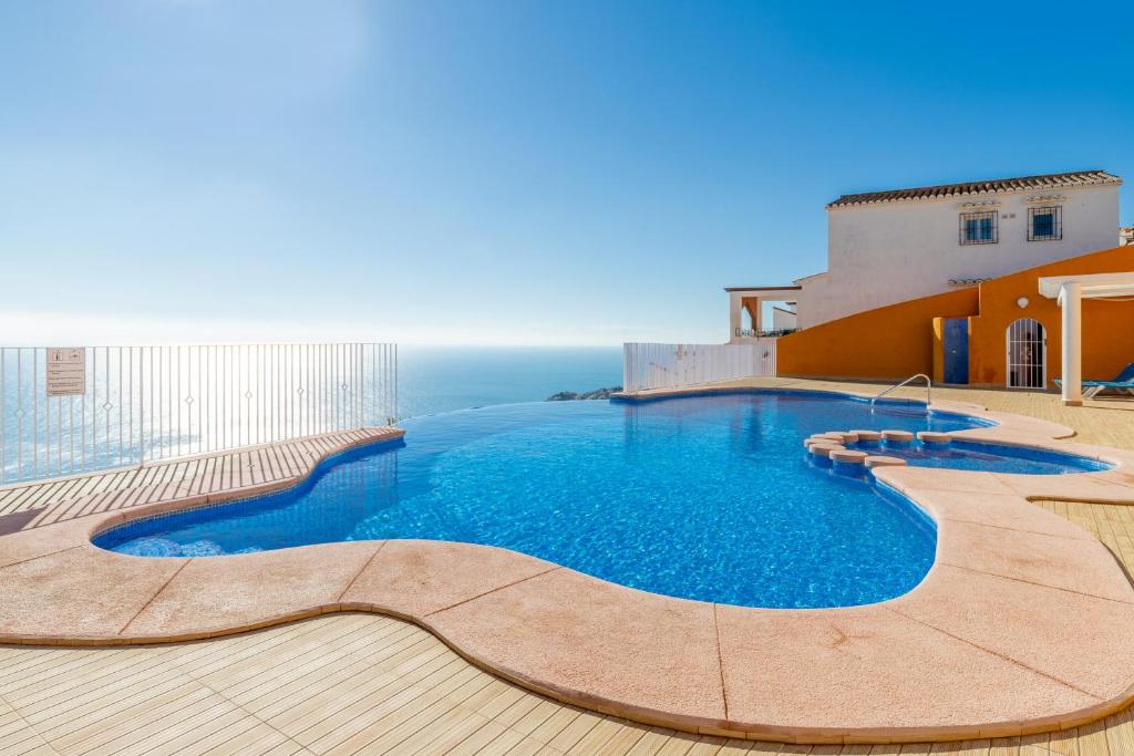 Bazén v ubytování 180-degrees sea view with pool nebo v jeho okolí