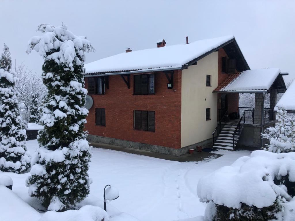 Vila Bojana - Maison De Cinq Chambres