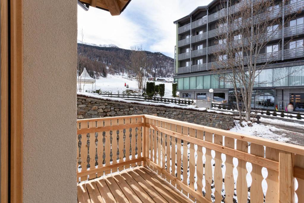 Nespecifikovaný výhled na hory nebo výhled na hory při pohledu z aparthotelu