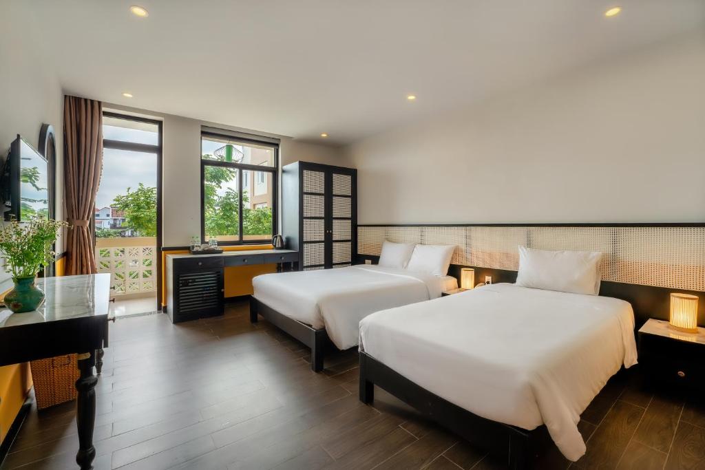 Postel nebo postele na pokoji v ubytování Hoi An Ivy Hotel