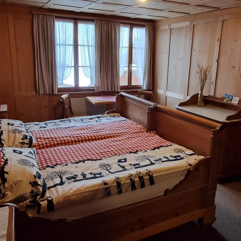 Postel nebo postele na pokoji v ubytování Gasthof Kreuz Marbach