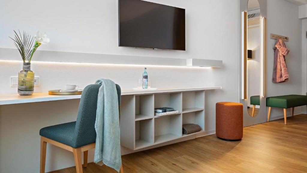 TV a/nebo společenská místnost v ubytování Hey Lou Hotel Karlsruhe Messe