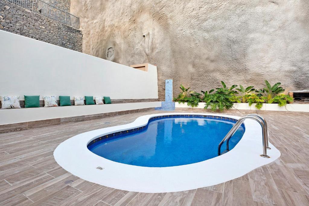 Bazén v ubytování Luxury Villa Taganana nebo v jeho okolí