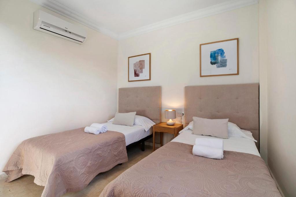 Postel nebo postele na pokoji v ubytování Luxury Villa Taganana