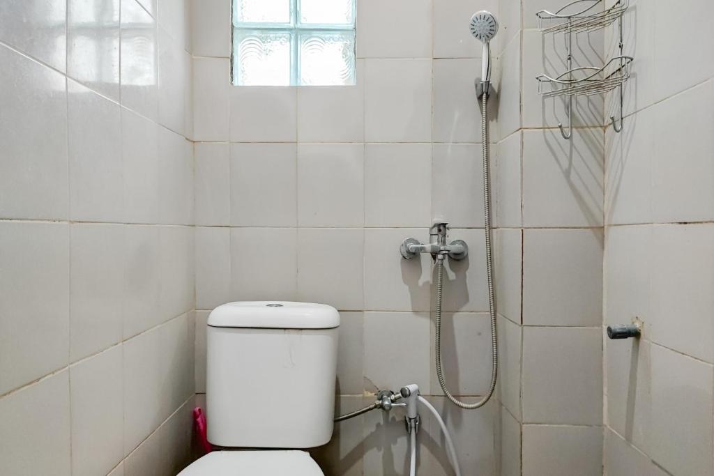 RedDoorz Syariah Near Tugu Macan Kayu Aro - Deluxe Room