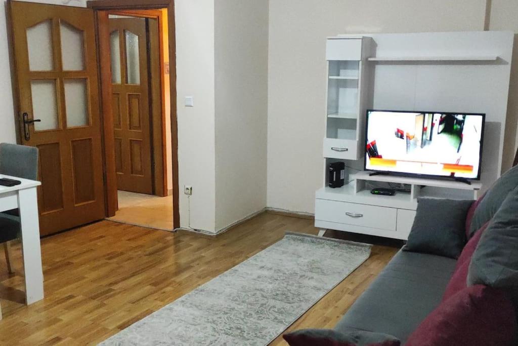 Şişli’de 2+1 Tüm Ev ,AVM,metrobüs ve metroya yakın