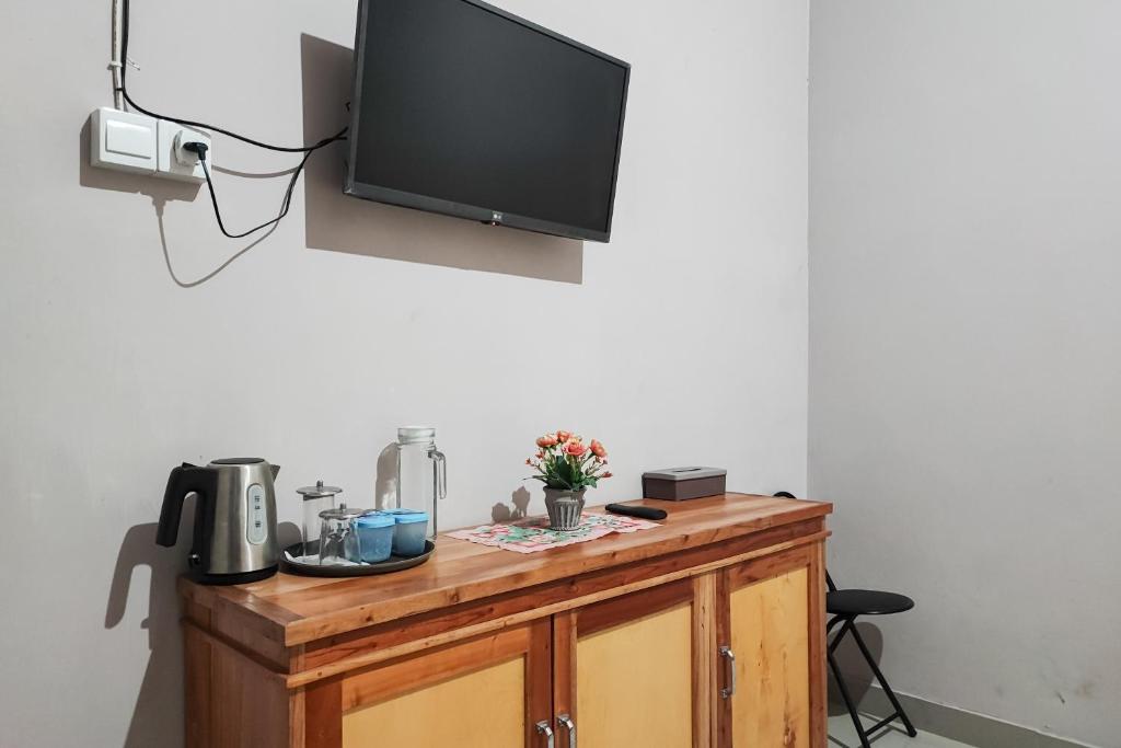 RedDoorz Syariah Near Tugu Macan Kayu Aro - Twin Room