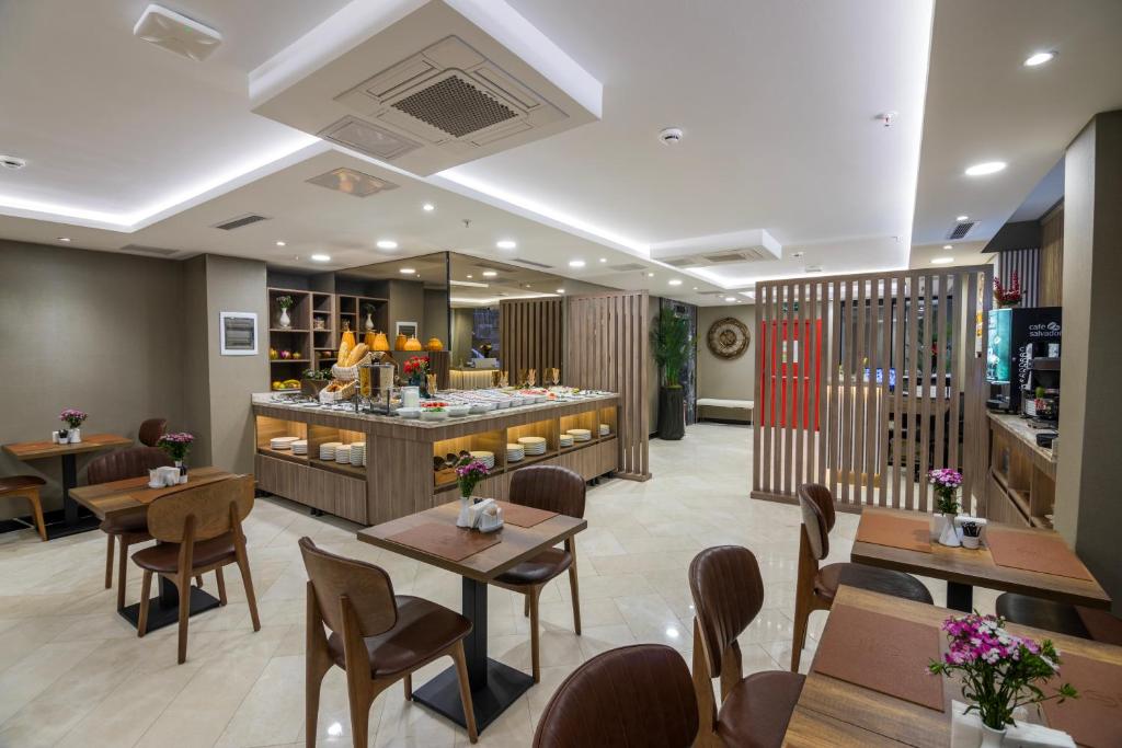 Restaurace v ubytování The Omiya Hotel