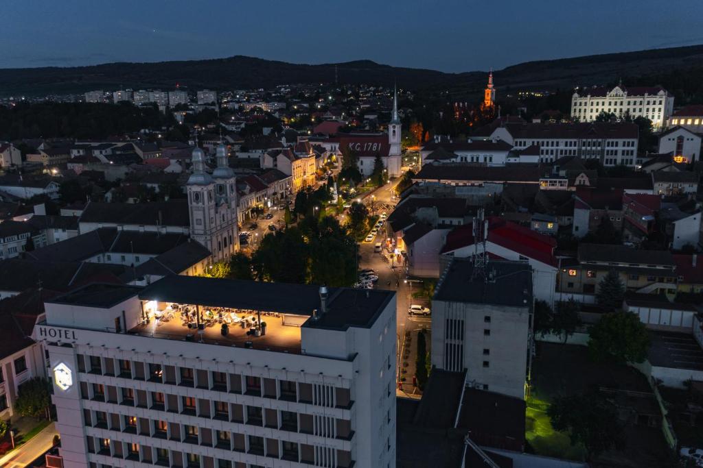 Nespecifikovaný výhled na destinaci Odorheiu Secuiesc nebo výhled na město při pohledu z hotelu