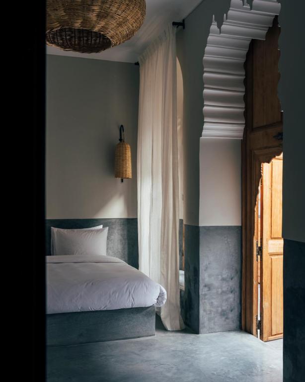 Uma cama ou camas num quarto em Riad no37