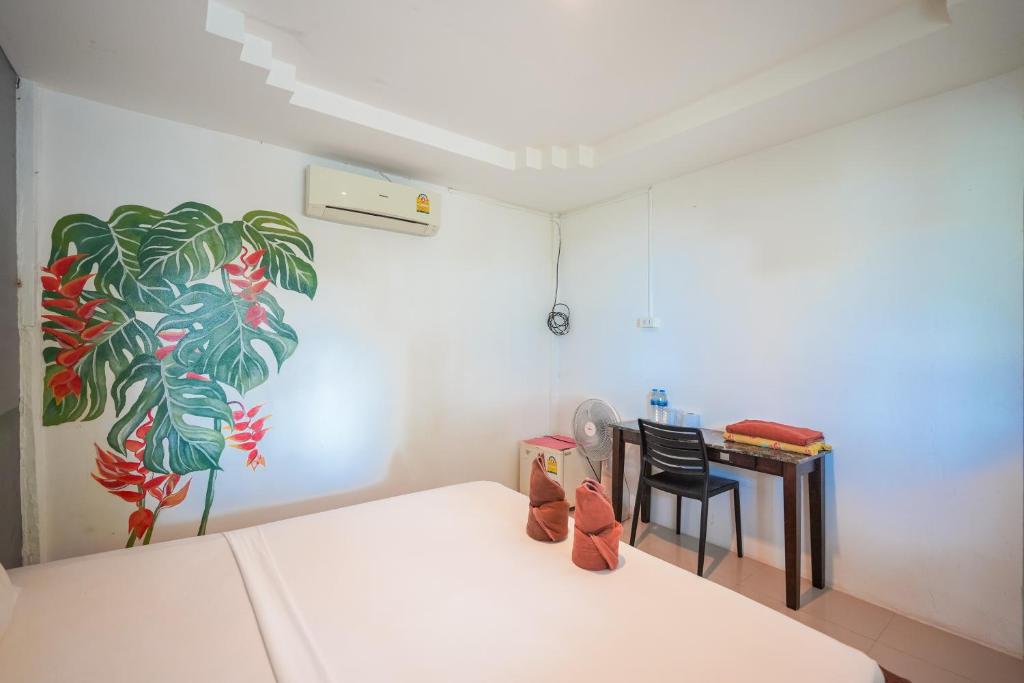 A bed or beds in a room at Phi Phi Cozy Seafront Resort