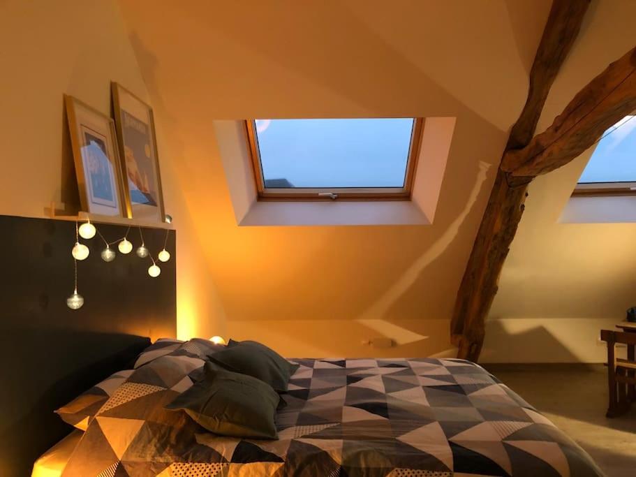 Posteľ alebo postele v izbe v ubytovaní Maison sur la place du village d’Ourville en Caux