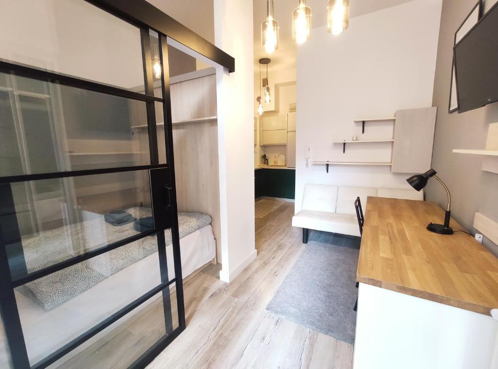 Televízia a/alebo spoločenská miestnosť v ubytovaní Starowiślna 43 (C) by Homeprime