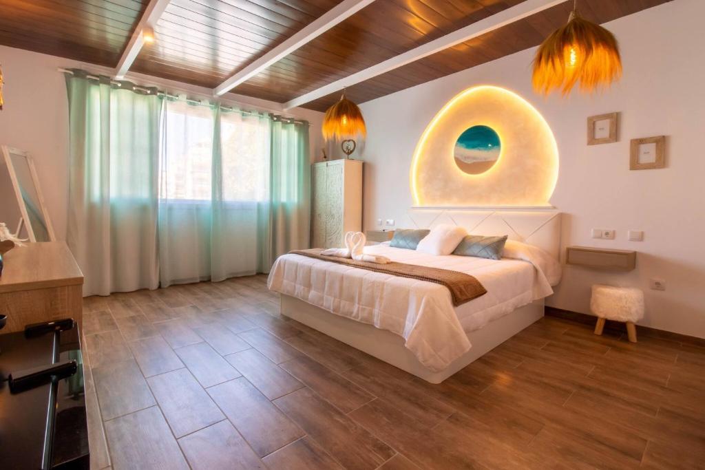 Fotografia z galérie ubytovania Room in Guest room - Private room in the fishing port of Marbella v Marbelli