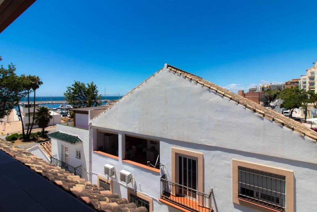 vistas a una casa blanca con balcón en Room in Guest room - Private room in the fishing port of Marbella, en Marbella