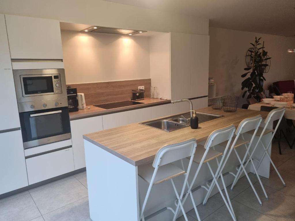 Kuchyň nebo kuchyňský kout v ubytování Vakantiewoning Bisonder