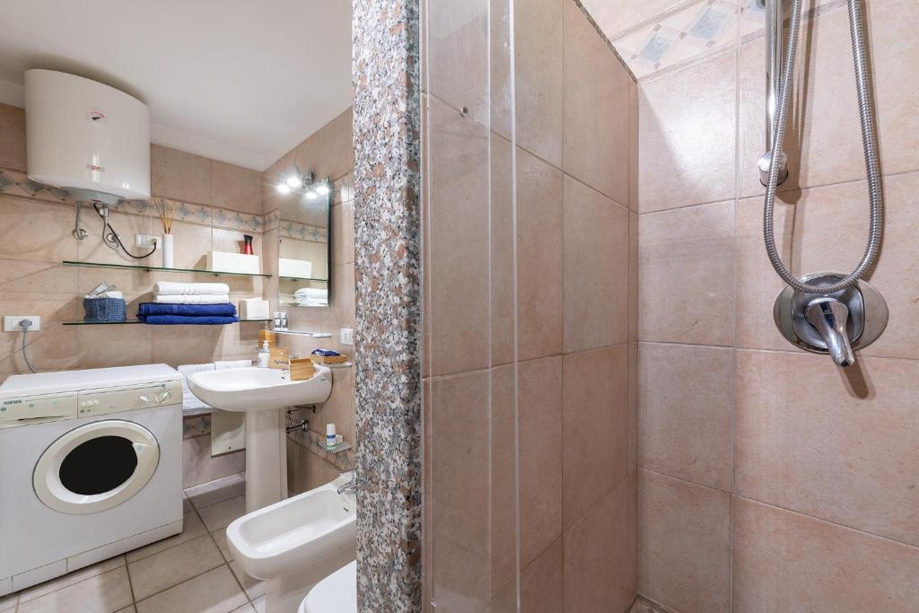A bathroom at Domus Luna Apartment with sea view Villasimius