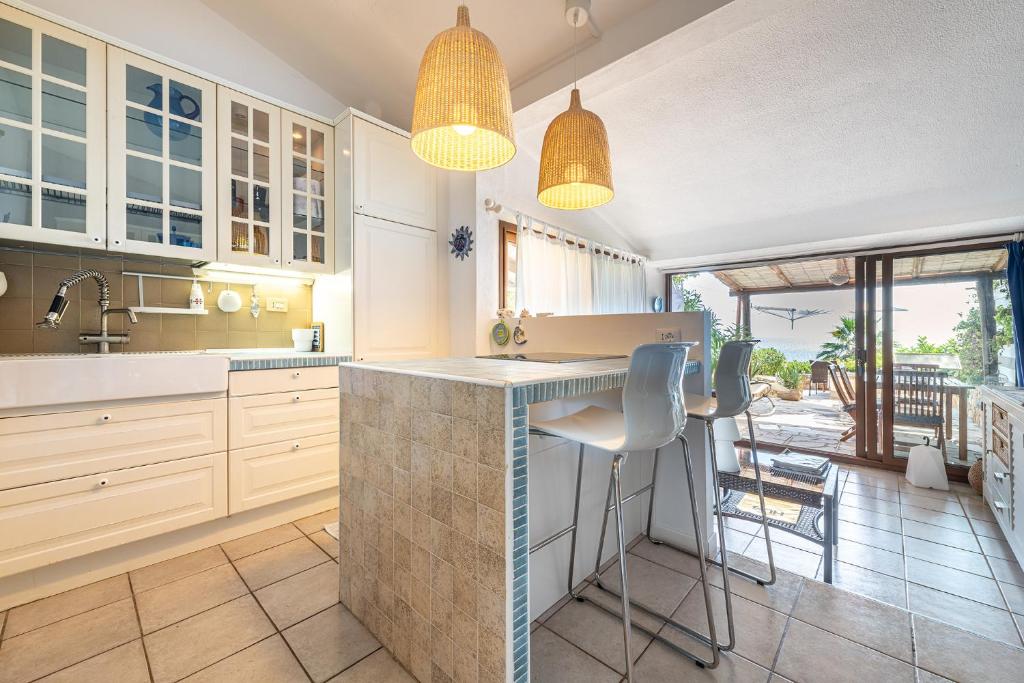A kitchen or kitchenette at Domus Luna Apartment with sea view Villasimius