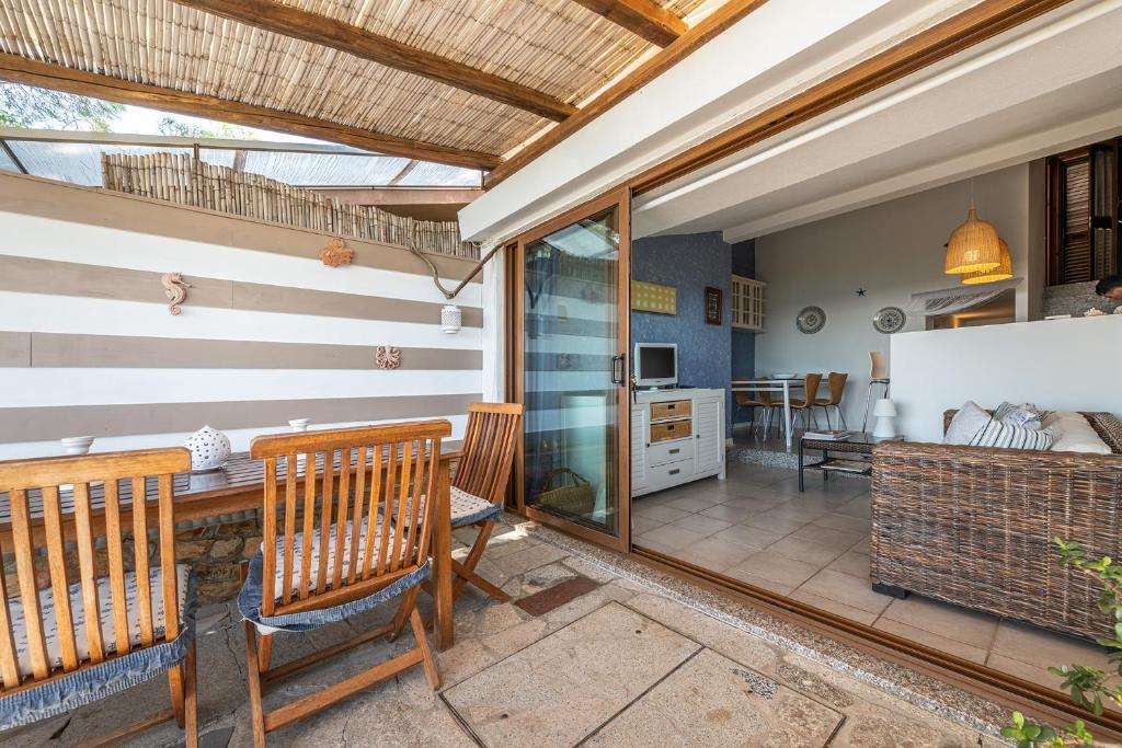 A kitchen or kitchenette at Domus Luna Apartment with sea view Villasimius