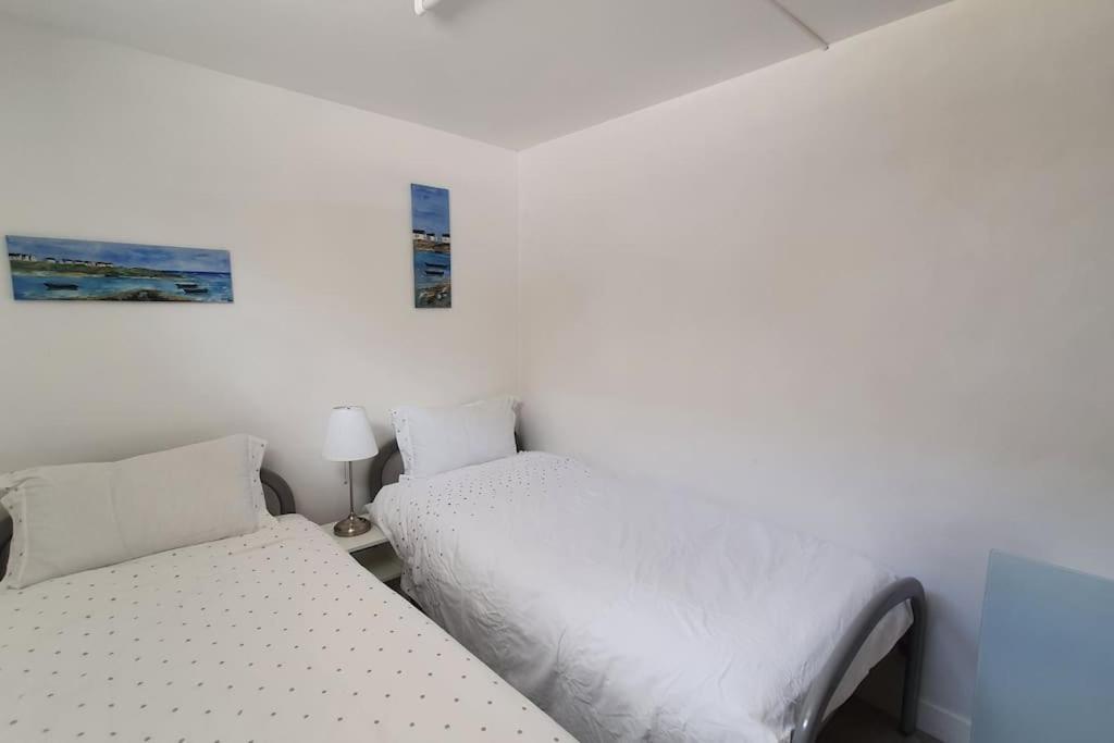 Posteľ alebo postele v izbe v ubytovaní Appartement T2 à 500m de la plage et du marché.