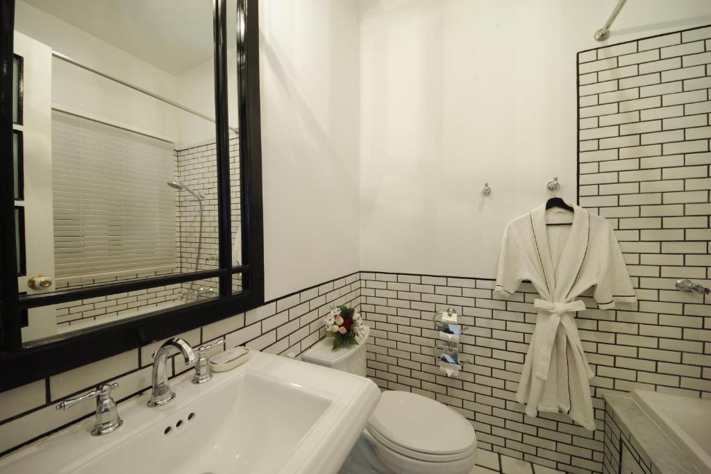 99 The Heritage Hotel - 13