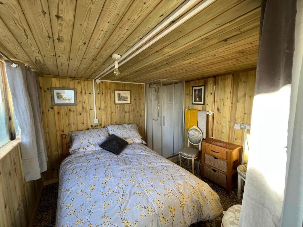 Postel nebo postele na pokoji v ubytování Hardwick View Lodge