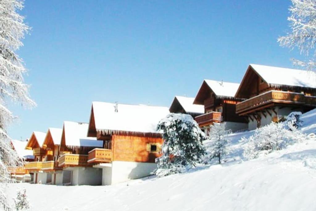 Grand chalet en bois avec vue splendide