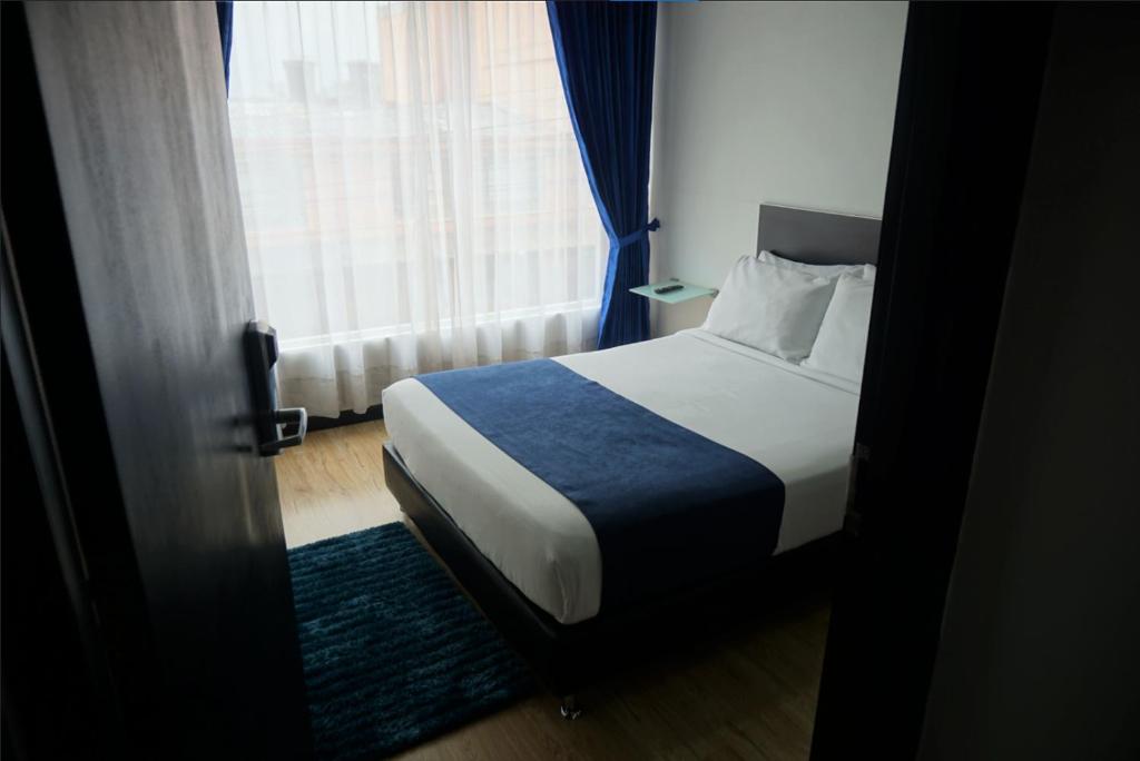 Postel nebo postele na pokoji v ubytování Hotel CGH Bogota Airport