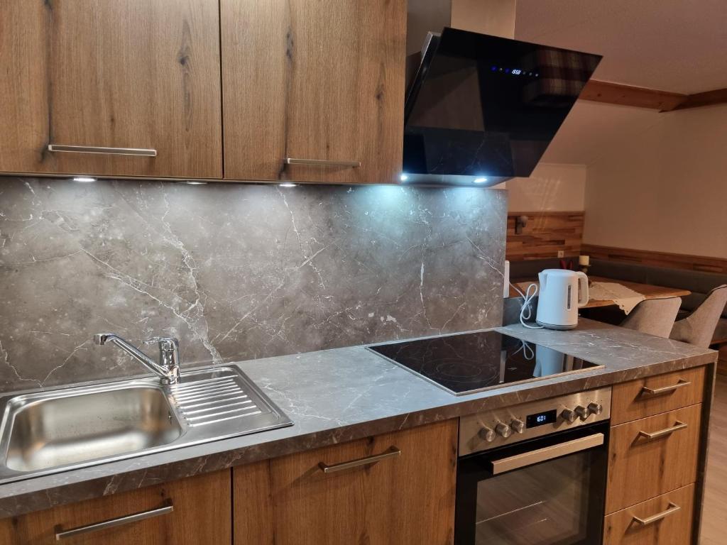 Kuchyň nebo kuchyňský kout v ubytování Hotel Gletschermühle