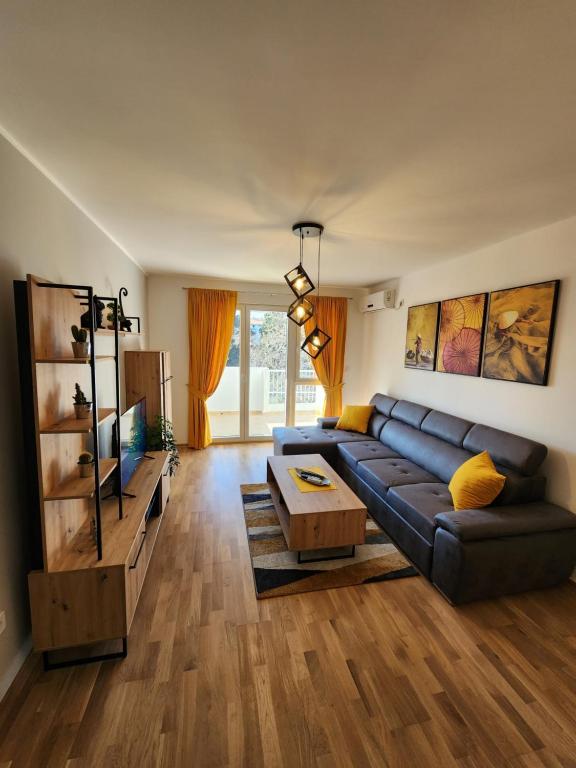 Adriatic Apartment tesisinde bir oturma alanı