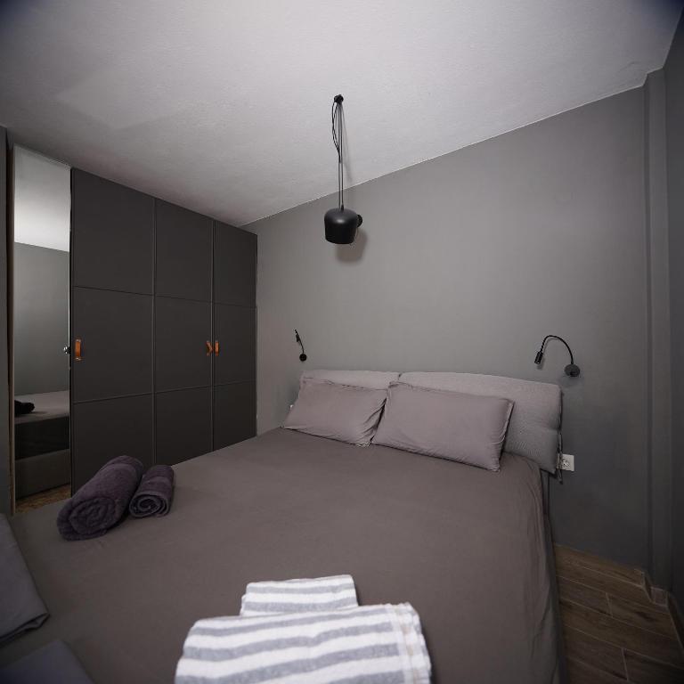 Postel nebo postele na pokoji v ubytování Villa ELi - Luxury Nature Getaway - Strategically located for Beach Exploration - Onsite Power for Electric Vehicle