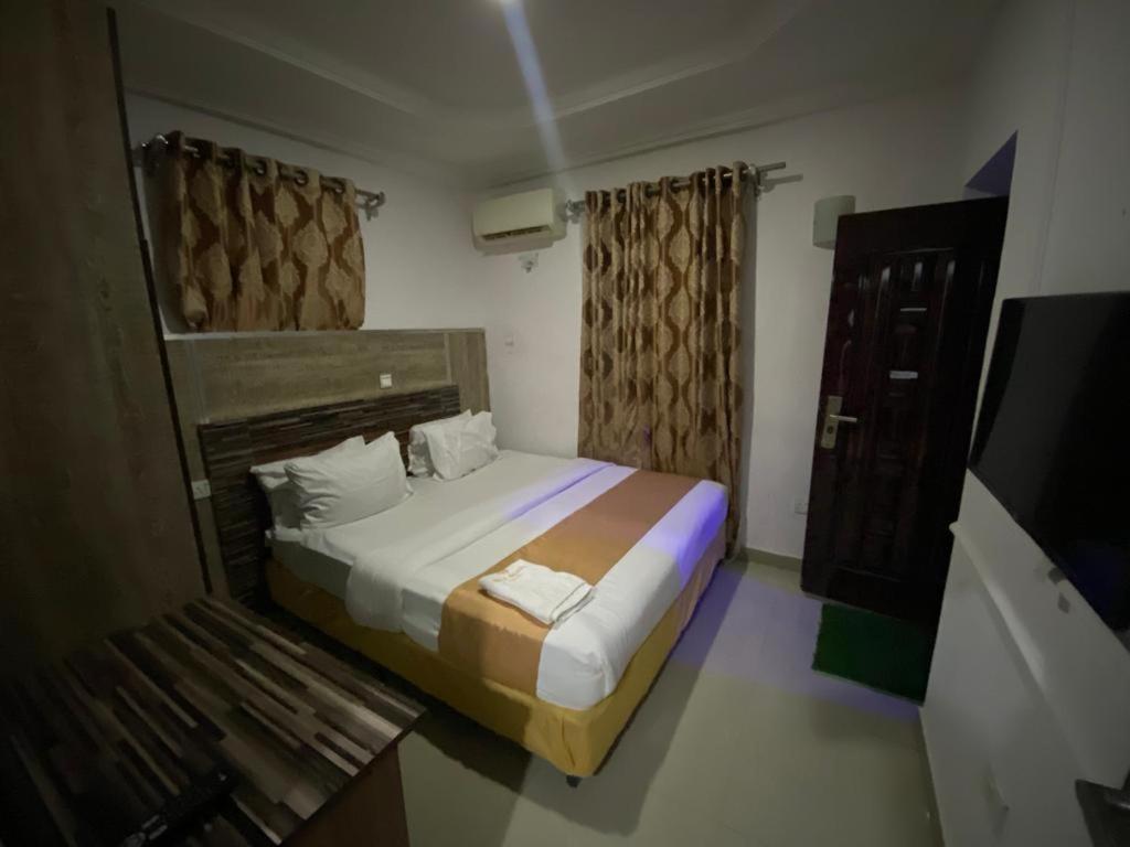 Postel nebo postele na pokoji v ubytování Palazzo Apartments