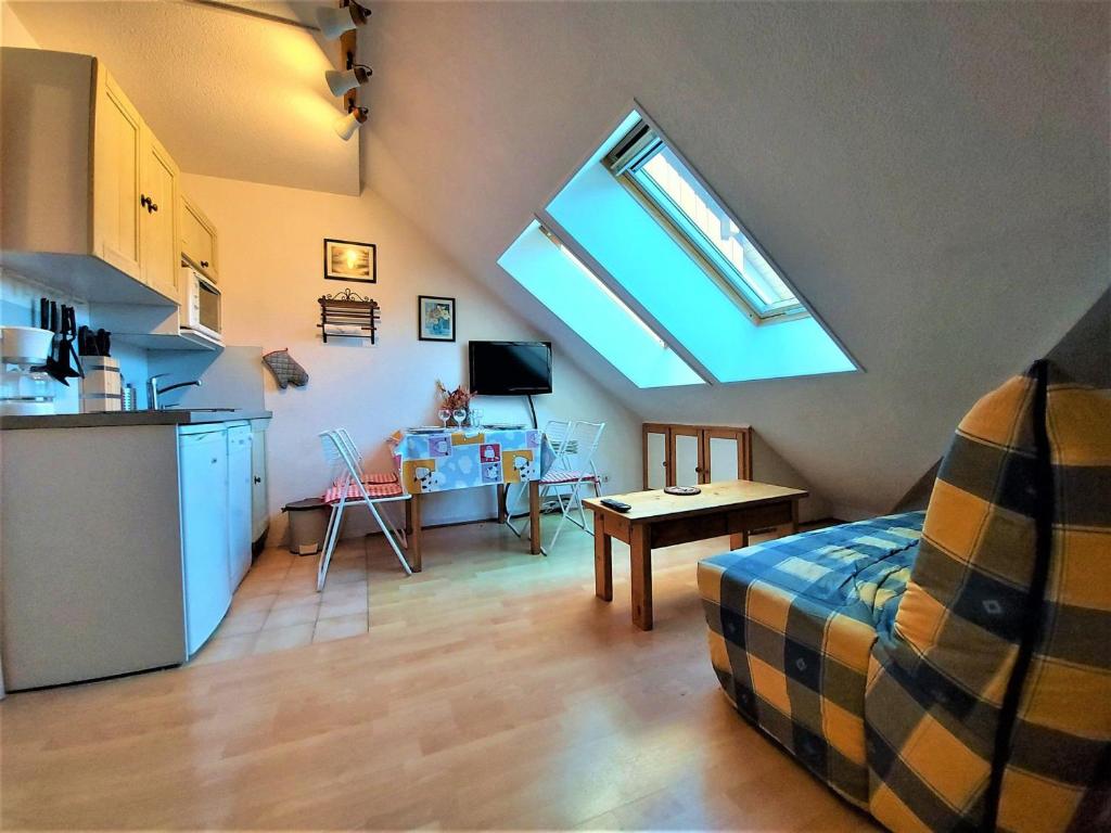 a kitchen and a living room with a window at Studio Samoëns, 1 pièce, 4 personnes - FR-1-624-58 in Samoëns