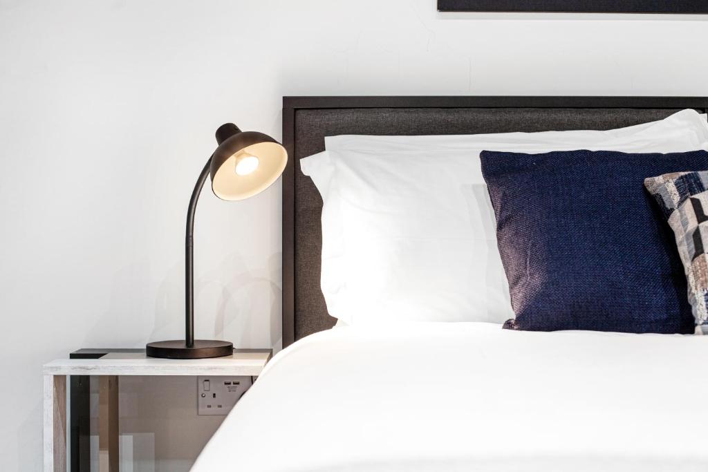 Modern Luxury Studios London - One-Bedroom Apartment